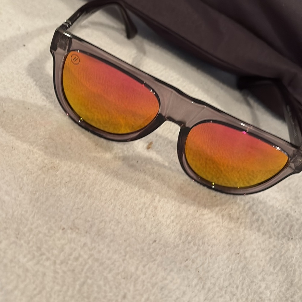 Blenders sunglasses- Clover style 
Spring heat - Picture 2 of 5